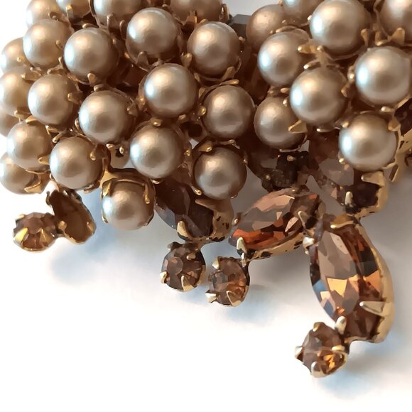 Vintage Signed Schreiner Brown Faux Pearl Rhinestone Gold Tone Poodle Pin Brooch - Picture 5 of 5